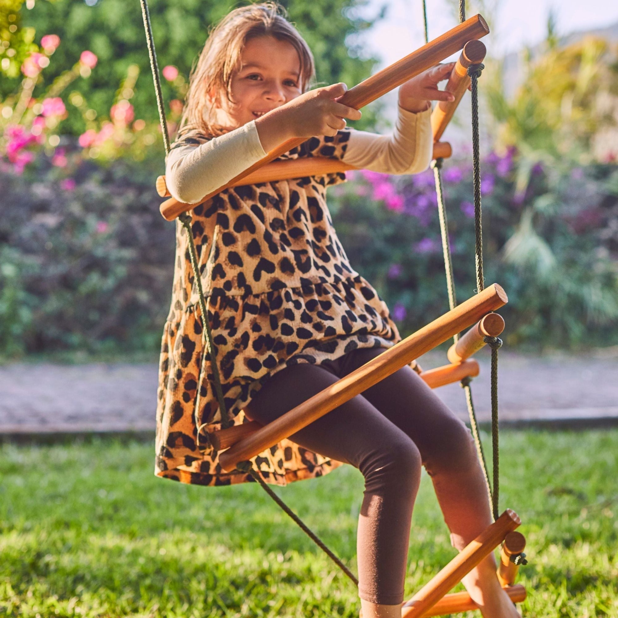 WIWIURKA WOODEN CLIMBER TRIANGULAR ROPE LADDER - The Yardtopia